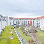 Neue 3-Zimmer-Wohnung - Hochwertig Moebliert, Zentral & Mit Balkon