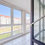 Neue 3-Zimmer-Wohnung - Hochwertig Moebliert, Zentral & Mit Balkon