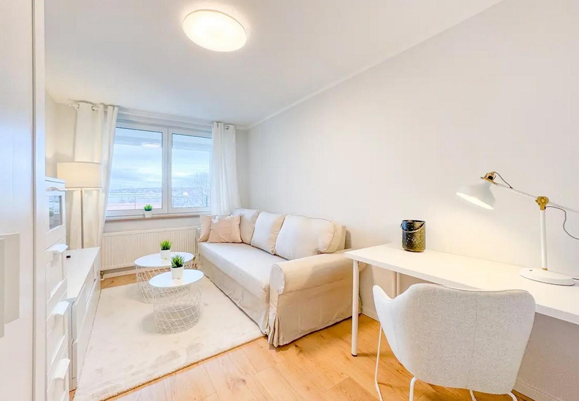 Neue 3-zimmer-wohnung - Hochwertig Moebliert, Zentral & Mit Balkon Dresden