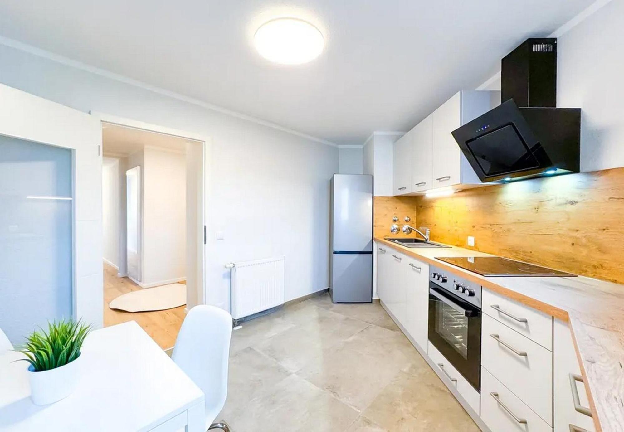 Neue 3-zimmer-wohnung - Hochwertig Moebliert, Zentral & Mit Balkon * Dresden