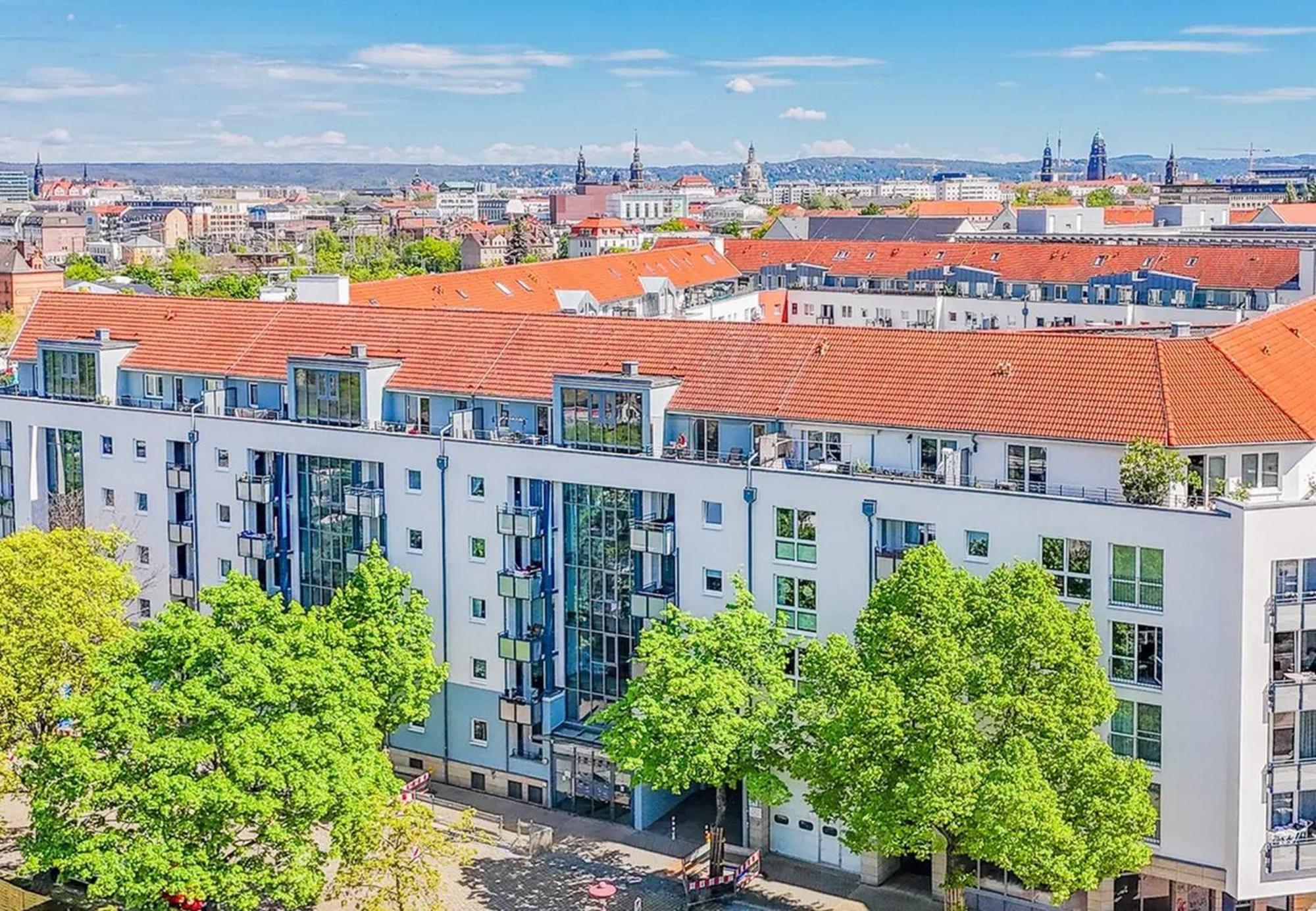 Neue 3-zimmer-wohnung - Hochwertig Moebliert, Zentral & Mit Balkon Apartment *