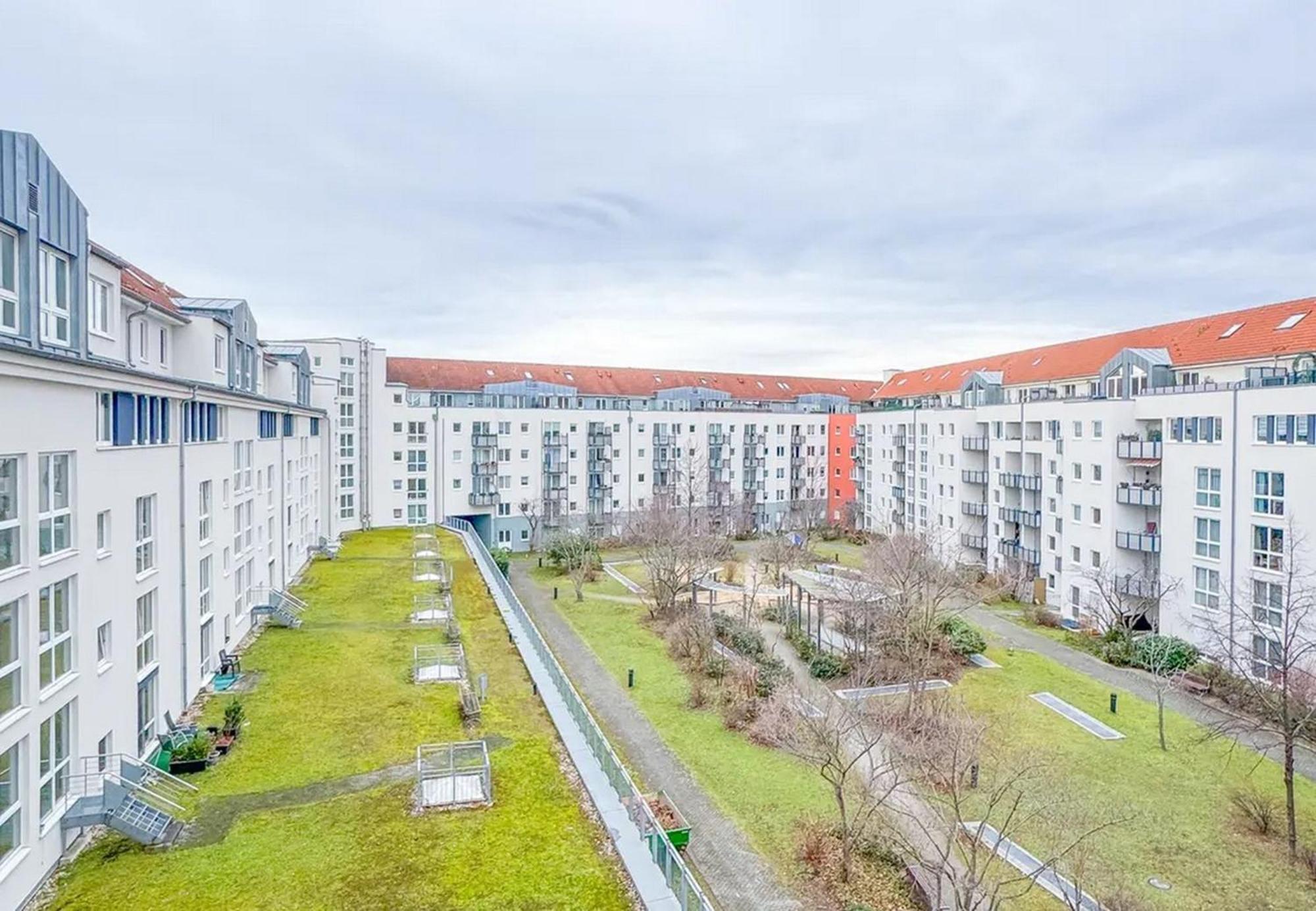 Neue 3-zimmer-wohnung - Hochwertig Moebliert, Zentral & Mit Balkon * Dresden