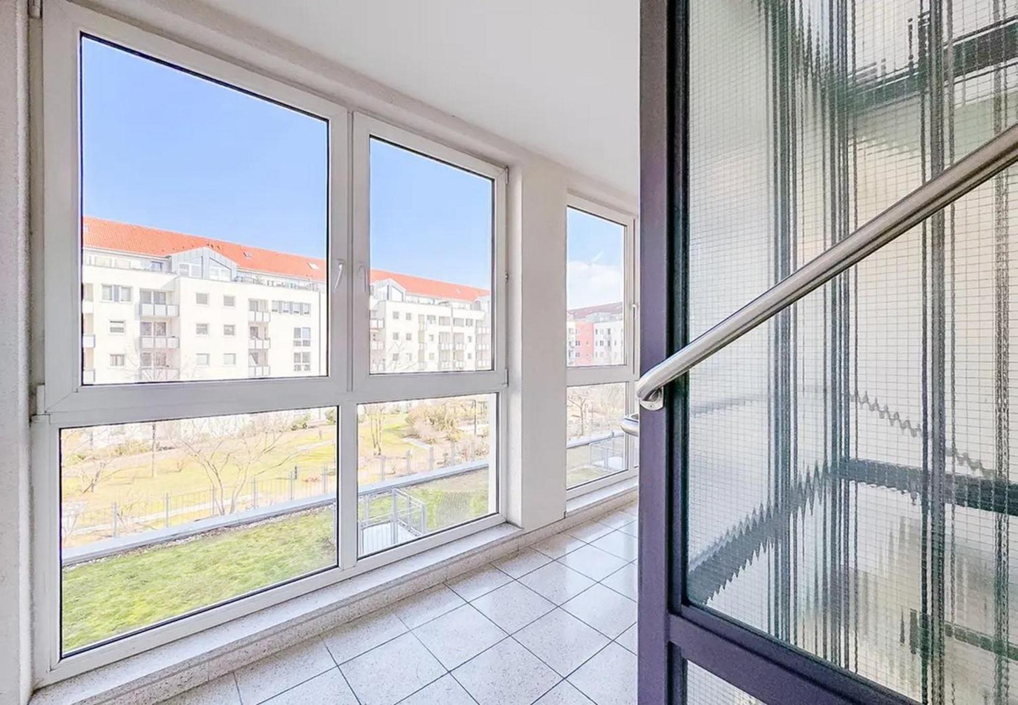Neue 3-zimmer-wohnung - Hochwertig Moebliert, Zentral & Mit Balkon * Dresden