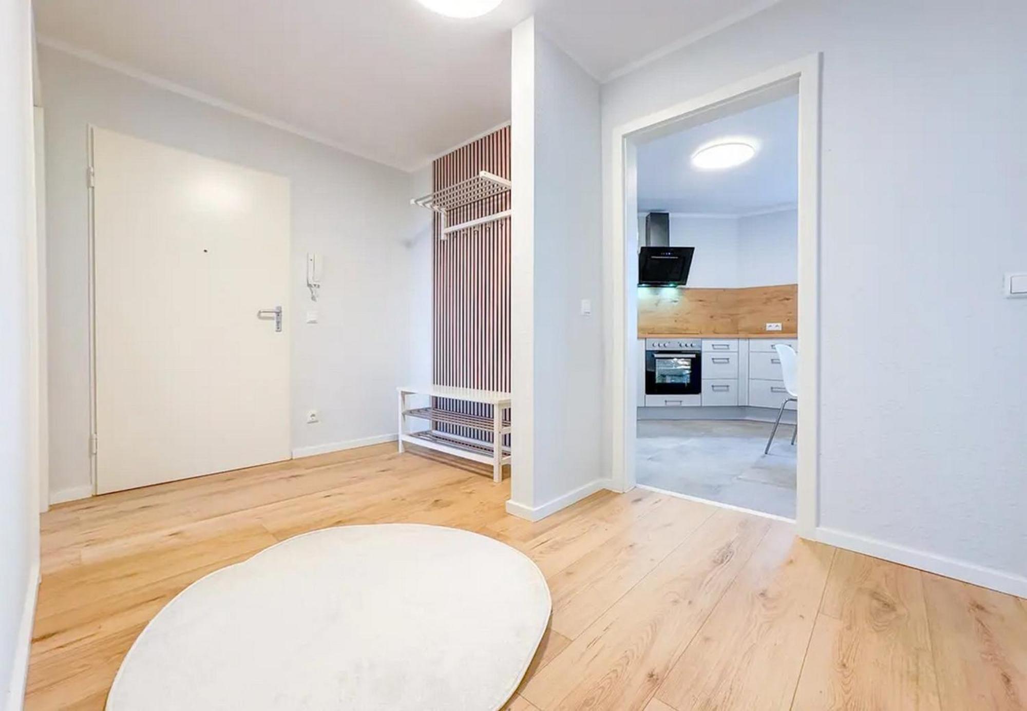 Neue 3-zimmer-wohnung - Hochwertig Moebliert, Zentral & Mit Balkon * Dresden