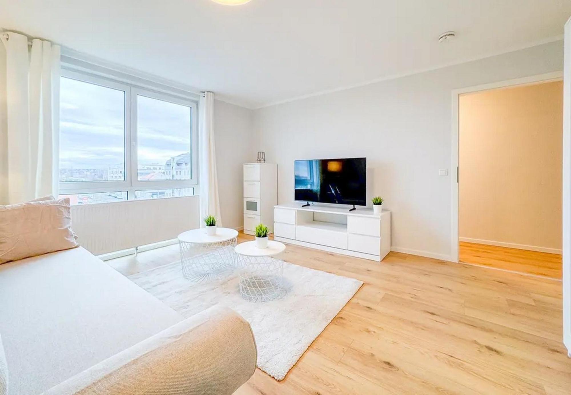 Neue 3-zimmer-wohnung - Hochwertig Moebliert, Zentral & Mit Balkon Dresden