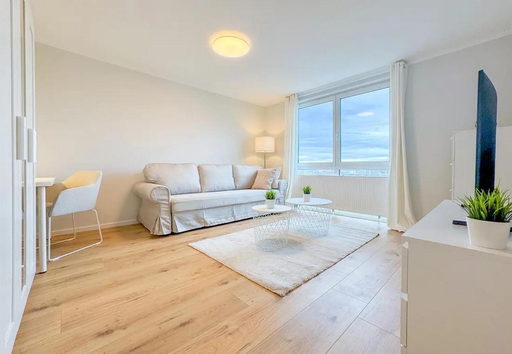 Neue 3-zimmer-wohnung - Hochwertig Moebliert, Zentral & Mit Balkon * Dresden